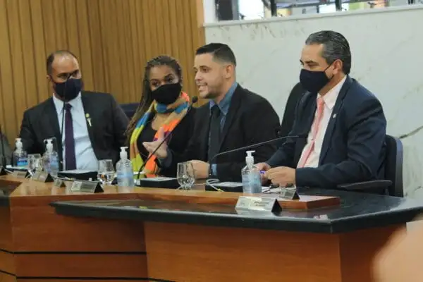 Em discurso a Marco Antônio, Vetão pede fim da "rixa" entre poderes e cobra retratação de Márcio Passos