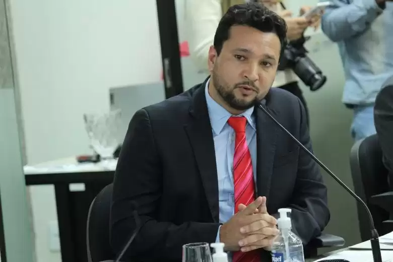 Vereadores apresentam projeto de lei para cancelar aumento no IPTU Vereadores apresentam projeto de lei para cancelar aumento no IPTU