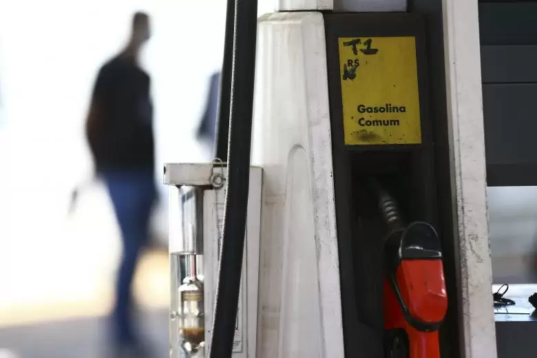 Gasolina em Minas Gerais está entre mais caras e chega quase a R$6,80 Gasolina em Minas Gerais está entre mais caras e chega quase a R$6,80
