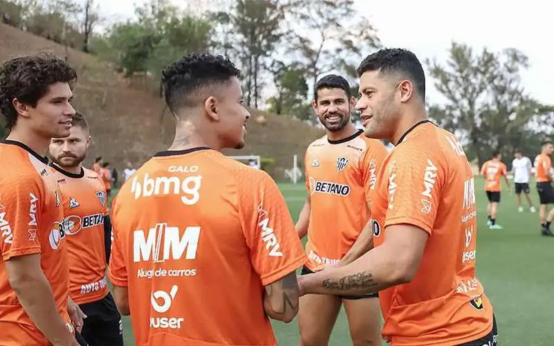 Vai para o jogo? Diego Costa aparece em campo no último treino do Atlético Vai para o jogo? Diego Costa aparece em campo no último treino do Atlético