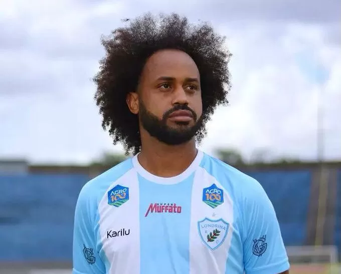 Gol de Celsinho é simbólico, mas não pode ser tratado como única resposta ao racismo Gol de Celsinho é simbólico, mas não pode ser tratado como única resposta ao racismo