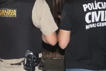 Bandidos entram atirando em residência no Pedreira