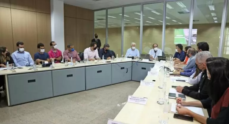 “Quem se organizar melhor, vai diminuir um pouco o sofrimento dessa população”, diz Kalil sobre chuvas em BH “Quem se organizar melhor, vai diminuir um pouco o sofrimento dessa população”, diz Kalil sobre chuvas em BH
