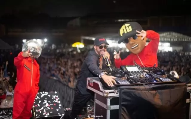 Show Henrique e Juliano