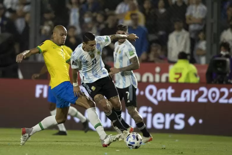 Clássico entre Brasil e Argentina expõe atual mediocridade do futebol de seleções Clássico entre Brasil e Argentina expõe atual mediocridade do futebol de seleções