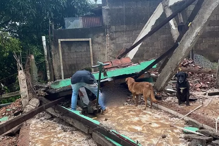 Laje desaba em obra e mata pedreiro em João Monlevade Laje desaba em obra e mata pedreiro em João Monlevade