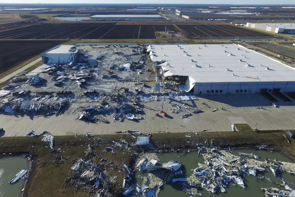 Centro de distribuição da Amazon é destruído por tornados nos EUA