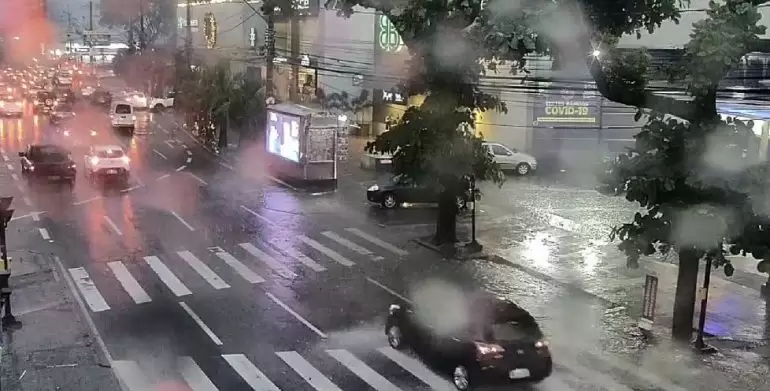 Virada do ano com chuva? Defesa Civil de BH emite alerta sobre chuvas até 2 de janeiro Virada do ano com chuva? Defesa Civil de BH emite alerta sobre chuvas até 2 de janeiro