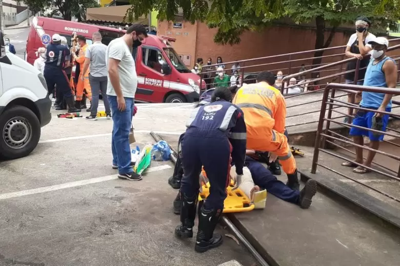 Acidente com vítimas mobiliza Bombeiros e Samu em Itabira Acidente com vítimas mobiliza Bombeiros e Samu em Itabira