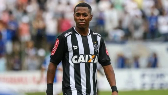 Relator vota para que Robinho cumpra pena por estupro no Brasil