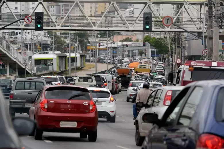 CRLV de veículos com placas de finais 7, 8, 9 e 0 será exigido nesta semana; saiba mais