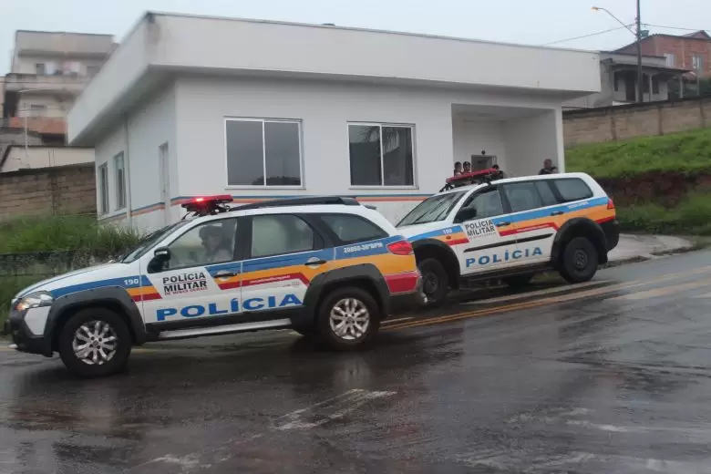 PM prende pai que agrediu o filho com facão em Itabira PM prende pai que agrediu o filho com facão em Itabira