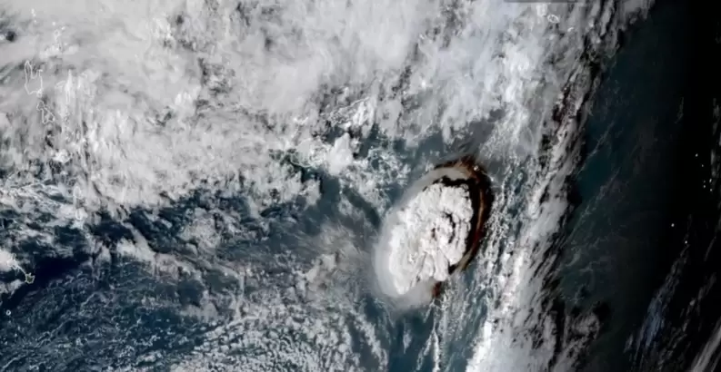 Oceano Pacífico: dois morrem no Peru devido a ondas anormais após erupção de vulcão em Tonga