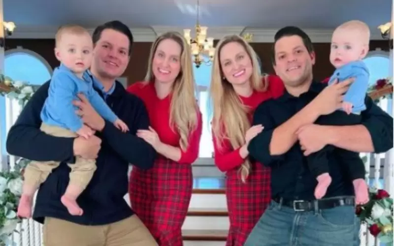 Irmãs gêmeas se casam com gêmeos e tem filhos que são primos idênticos Irmãs gêmeas se casam com gêmeos e tem filhos que são primos idênticos