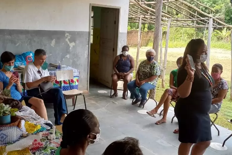 Mulheres quilombolas recebem orientação sobre agricultura familiar e artesanato