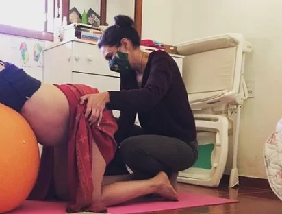 Jaqueline Lourenço atende gestante