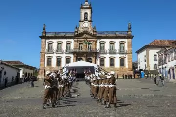 Profissionais são homenageados na cerimônia do Dia da Inconfidência Mineira, em Ouro Preto