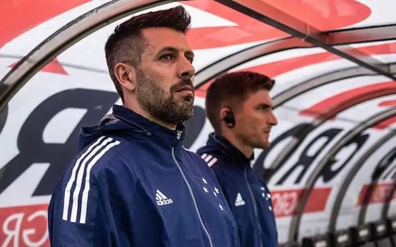 Em algum momento do ano, Cruzeiro terá que resistir ao assédio a Paulo Pezzolano