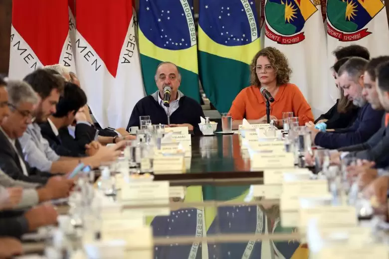 Prefeitura de BH entrega projeto de lei de transporte público e pede que tramitação seja rápida Prefeitura de BH entrega projeto de lei de transporte público e pede que tramitação seja rápida