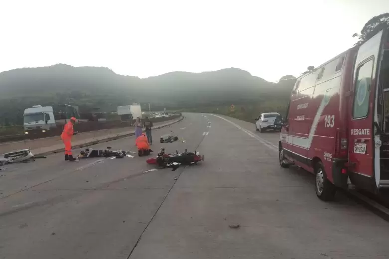 Casal fica ferido em acidente na BR-381, em Bom Jesus do Amparo Casal fica ferido em acidente na BR-381, em Bom Jesus do Amparo