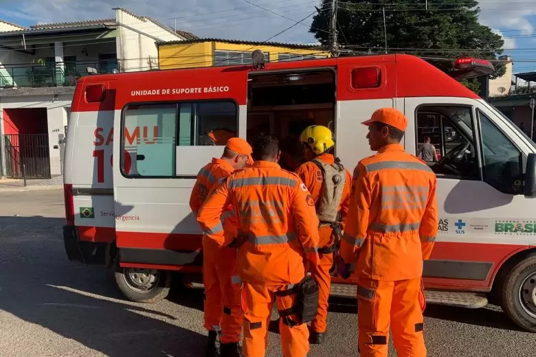 Criança morre ao ser atropelada por caminhão em Santa Luzia Criança morre ao ser atropelada por caminhão em Santa Luzia