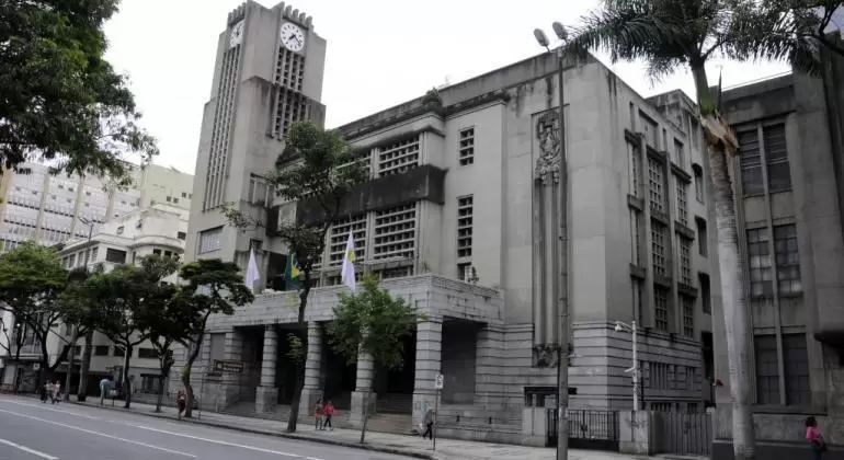 Prefeitura de BH tem vagas de estágio com salários de até R$ 1,7 mil Prefeitura de BH tem vagas de estágio com salários de até R$ 1,7 mil