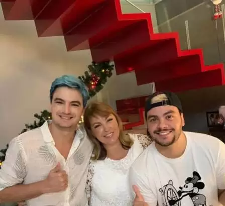 Felipe Neto relata ameaças feitas à mãe dele e diz que caso foi levado à polícia Felipe Neto relata ameaças feitas à mãe dele e diz que caso foi levado à polícia