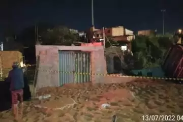 BH: carreta tomba sobre casas na Vila da Luz e deixa Anel Rodoviário congestionado