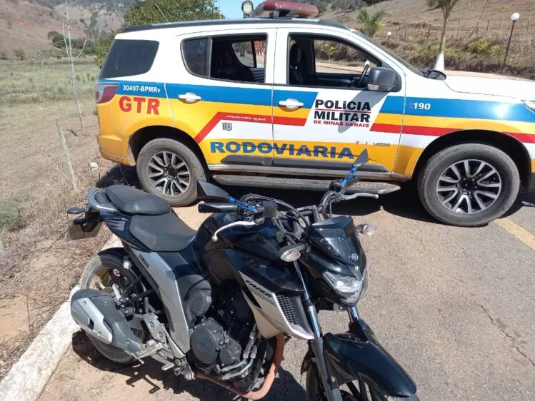 Polícia Rodoviária apreende moto clonada durante operação na MG-320