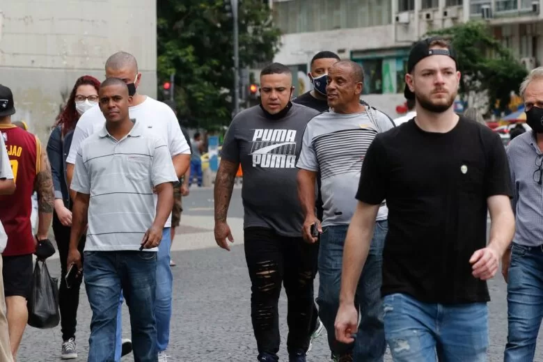Cresce o número de brasileiros que não usam mais máscaras Cresce o número de brasileiros que não usam mais máscaras