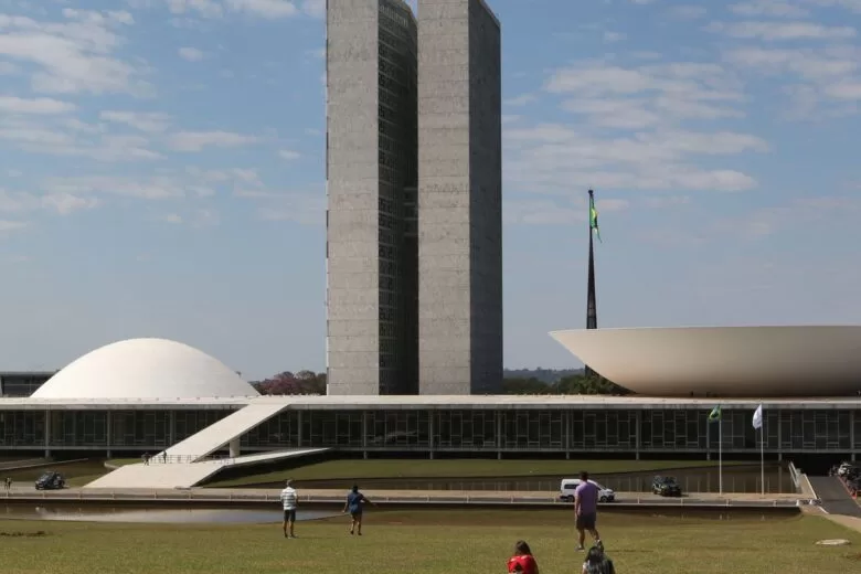 O Teto, a PEC e o que virá… O Teto, a PEC e o que virá…