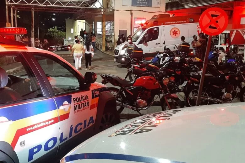 Casal é socorrido após ser baleado na rua Raul Pompéia Casal é socorrido após ser baleado na rua Raul Pompéia