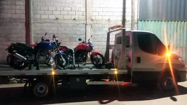 PM apreende dez motocicletas utilizadas em direção perigosa em Itabirito PM apreende dez motocicletas utilizadas em direção perigosa em Itabirito