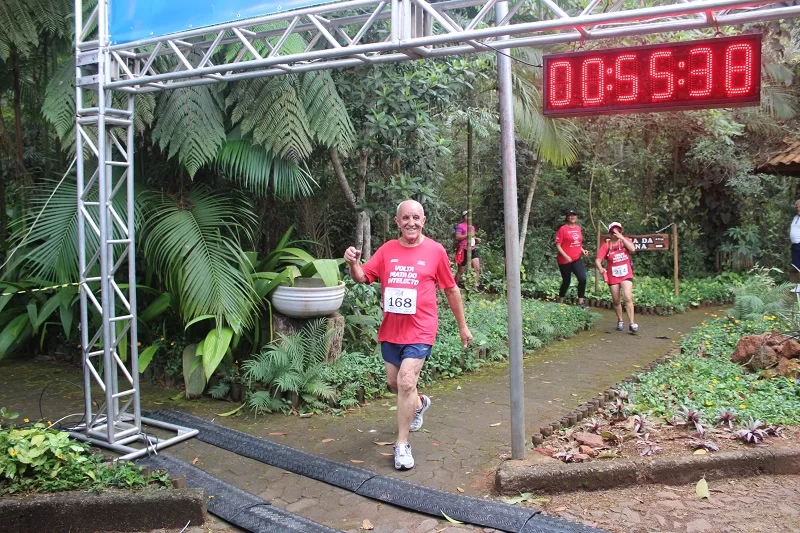 "Fiquei sabendo da corrida e reacendeu um espírito em mim", conta José de Oliveira, o mais velho a participar da DMX Run