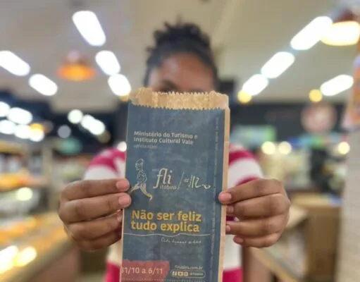 Café com literatura: Flitabira distribui sacos de pão personalizados com poemas de Drummond
