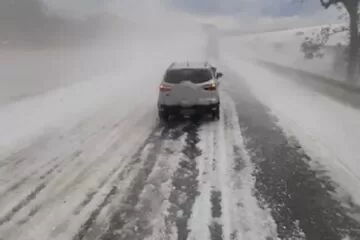 “Neve” surpreende motoristas na Fernão Dias; veja vídeo