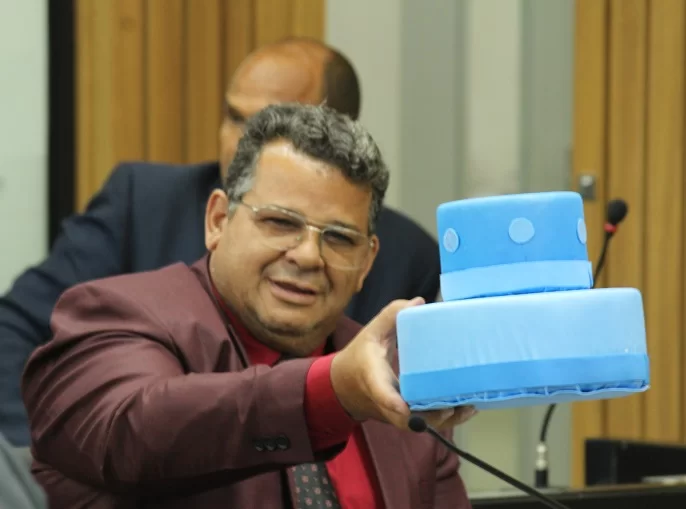 Heraldo Noronha pede para cantar parabéns para indicação que está há um ano sem ser atendida pela Prefeitura Heraldo Noronha pede para cantar parabéns para indicação que está há um ano sem ser atendida pela Prefeitura