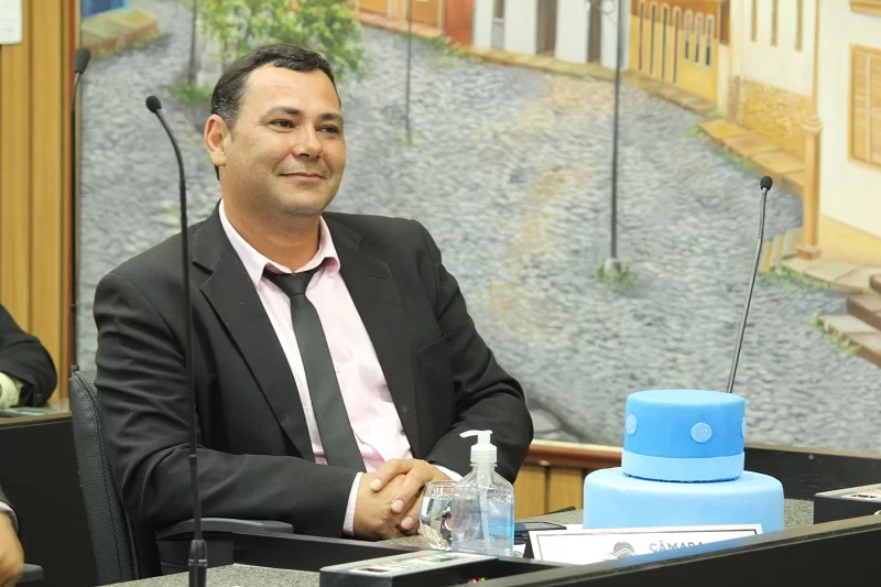 Heraldo Noronha pede para cantar parabéns para indicação que está há um ano sem ser atendida pela Prefeitura