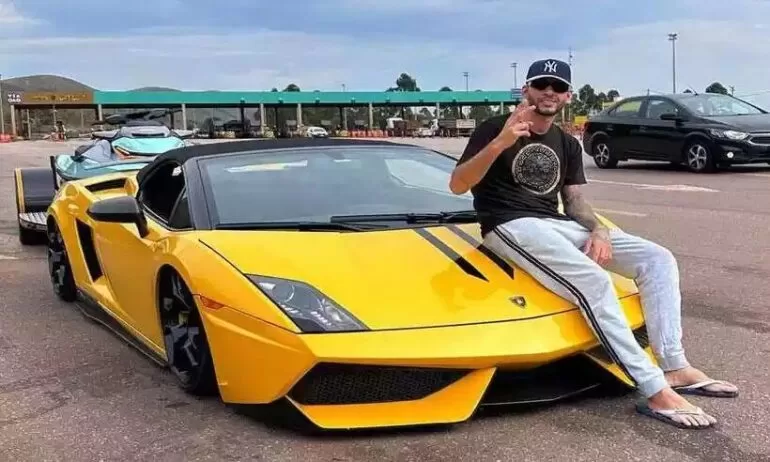 Influenciador é preso durante ação policial que investiga sorteio ilegal de veículos de luxo Influenciador é preso durante ação policial que investiga sorteio ilegal de veículos de luxo