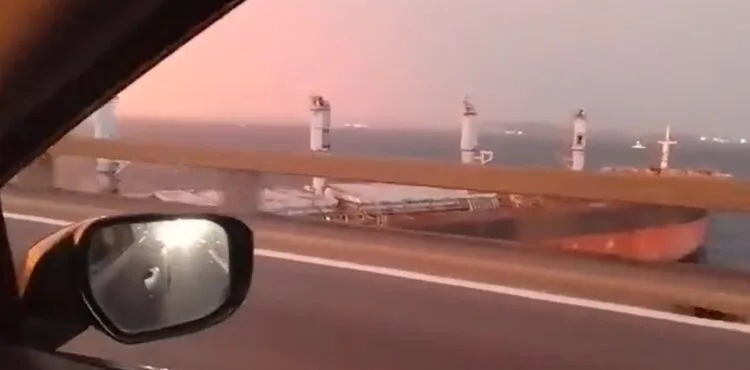 navio se choca contra Ponte Rio-Niterói