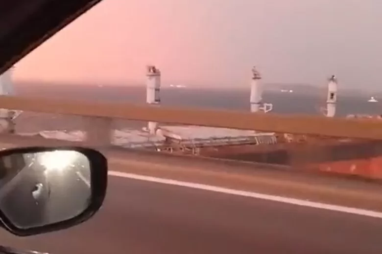 Navio se choca contra ponte Rio-Niterói, que precisa ser interditada; veja vídeo Navio se choca contra ponte Rio-Niterói, que precisa ser interditada; veja vídeo
