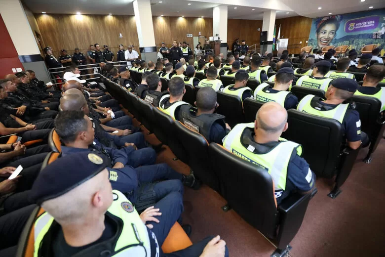 Guarda Civil Municipal de BH vai contar com câmera na farda durante Operação Natal Seguro Guarda Civil Municipal de BH vai contar com câmera na farda durante Operação Natal Seguro
