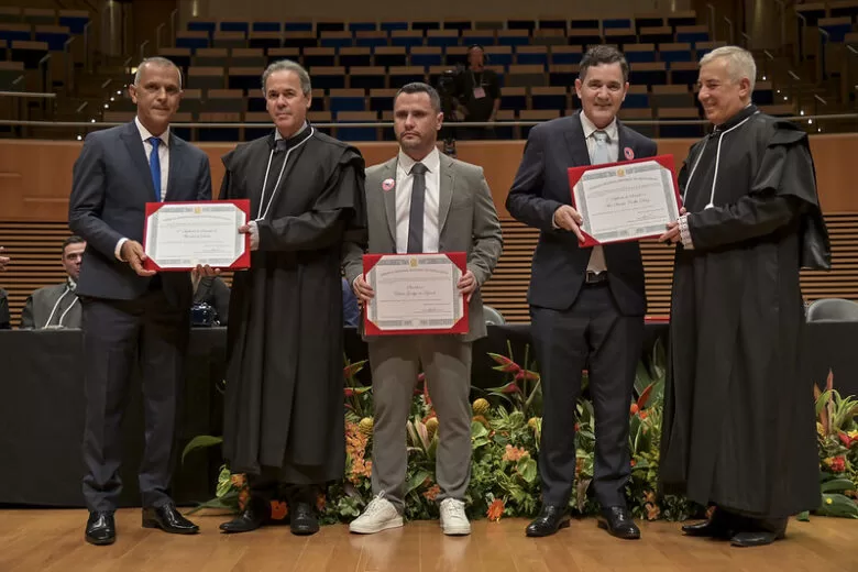 Senador e deputados eleitos em Minas Gerais são diplomados Senador e deputados eleitos em Minas Gerais são diplomados