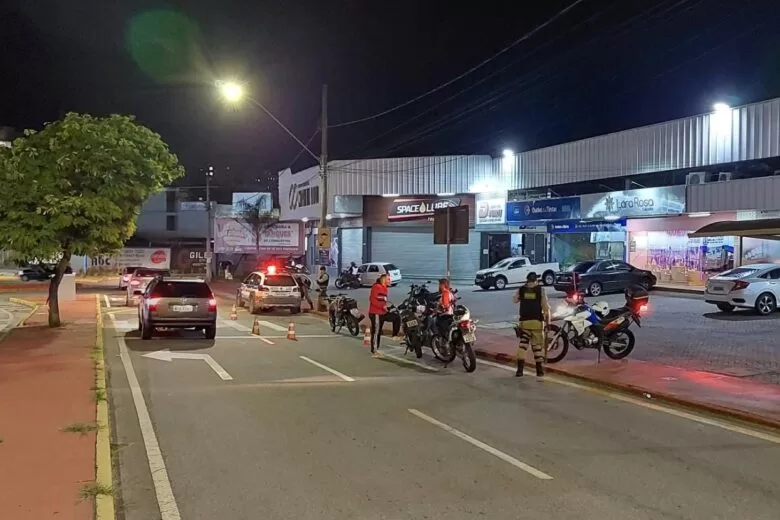 PM faz operações em represália ao “Rolezinho de Natal” PM faz operações em represália ao “Rolezinho de Natal”