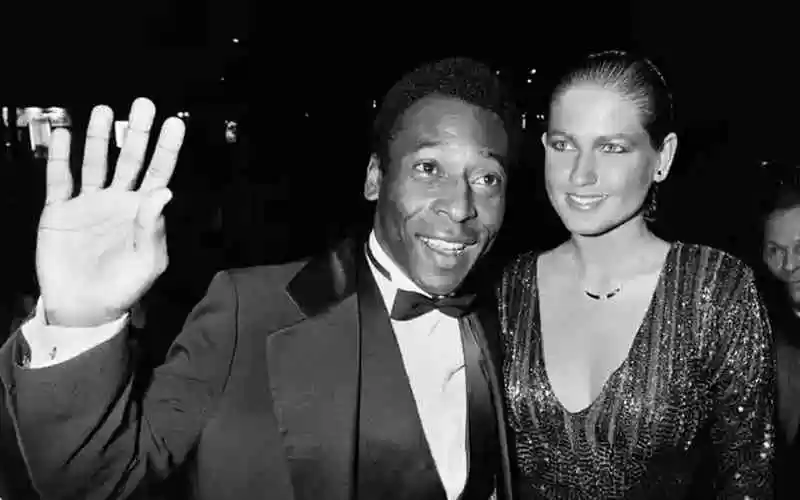 Xuxa definia e Pelé como seu ‘1º grande amor’ Xuxa definia e Pelé como seu ‘1º grande amor’