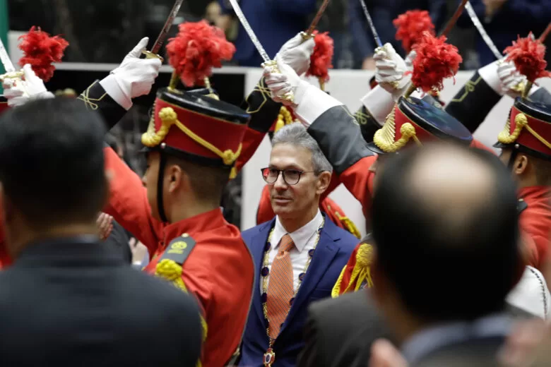 Zema toma posse e afirma que segundo mandato é de sequência das ações desenvolvidas; veja a galeria de fotos! Zema toma posse e afirma que segundo mandato é de sequência das ações desenvolvidas; veja a galeria de fotos!