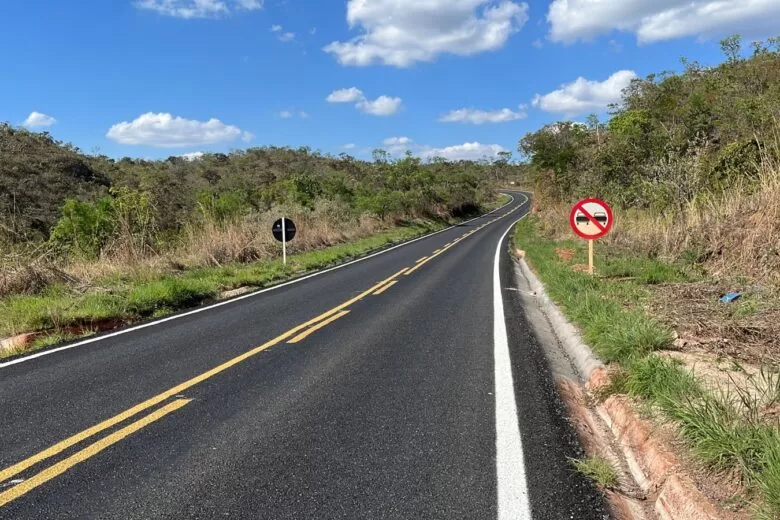 Após nove meses, programa Provias finaliza 18 obras de recuperação de estradas em Minas Gerais Após nove meses, programa Provias finaliza 18 obras de recuperação de estradas em Minas Gerais