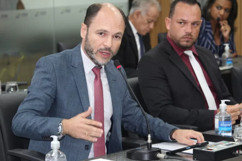 Neidson critica Prefeitura de Itabira por contratar R$ 82 milhões "sem licitação"; governo nega irregularidades
