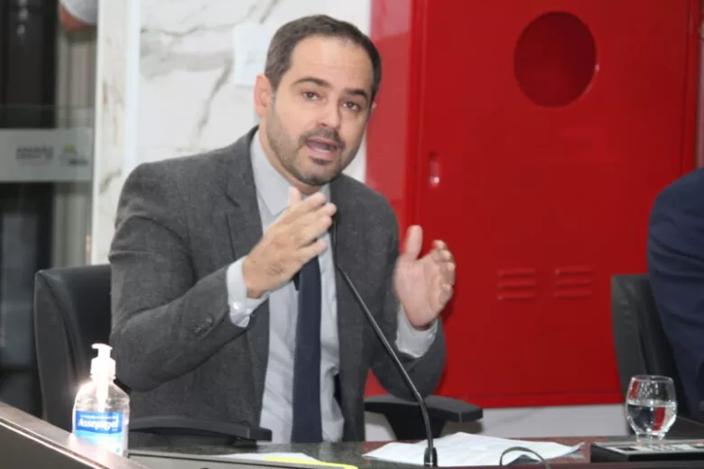 Itabira: Neidson denuncia superfaturamento e falta de licitação em construção de cemitério vertical