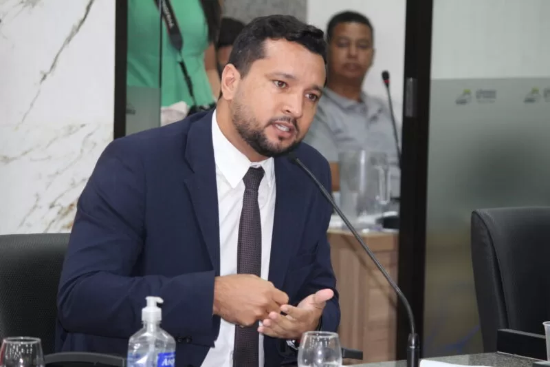 Neidson critica Prefeitura de Itabira por contratar R$ 82 milhões "sem licitação"; governo nega irregularidades